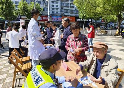 公益服務巡游便民又暖心 理發、政策宣傳與健康咨詢溫暖人心